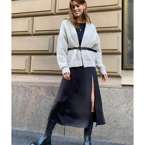 Aritzia Wilfred Evora Backless Long Sleeve Satin Dress Slit Black Size 6 - Picture 4 of 9